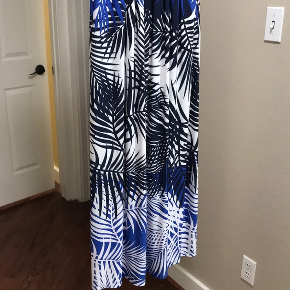 Long maxi dress..never been worn - Picture 3 of 3